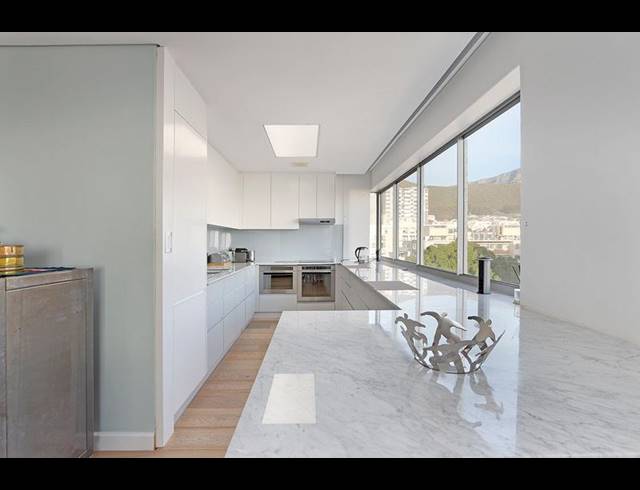 2 BEDROOM PROPERTY TO RENT IN SEA POINT